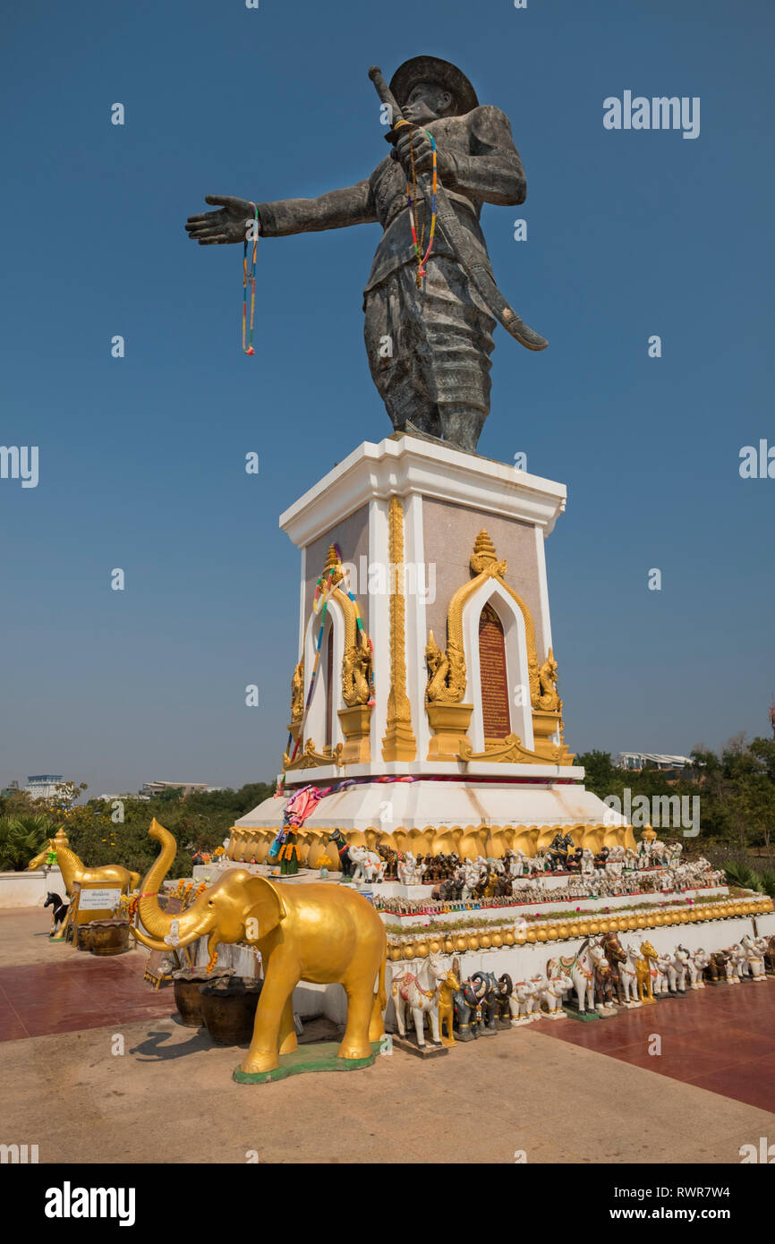 King Anouvong statue Mekong Riverside Park Vientiane Laos Stock Photo