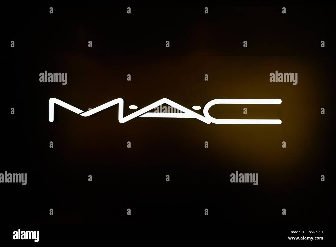 Mac cosmetics hi-res stock photography and images - Page 2 - Alamy