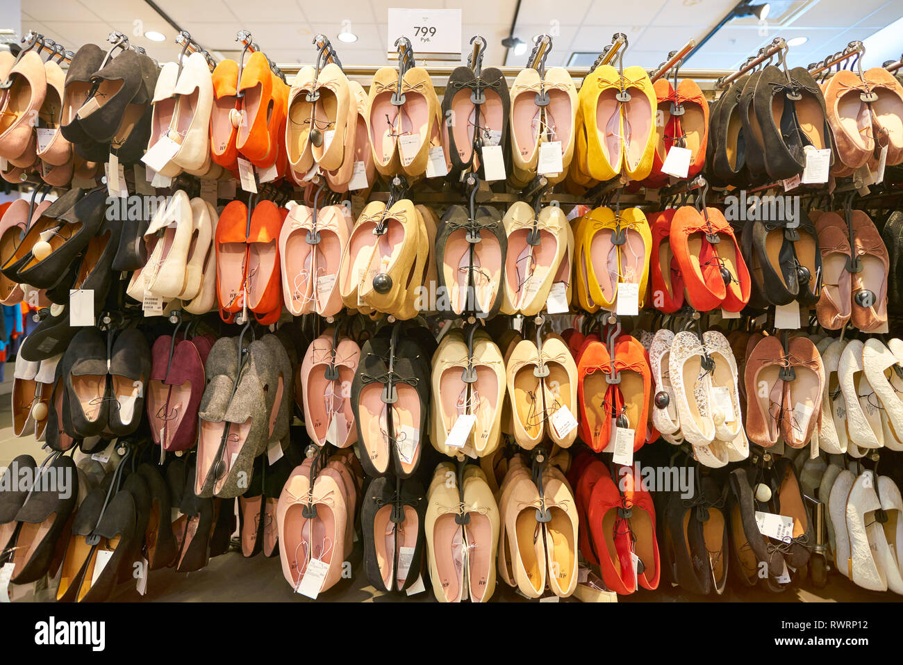 MOSCOW, RUSSIA - CRICA SEPTEMBER, 2018: shoes on display at H&M store in  shopping center in Moscow Stock Photo - Alamy