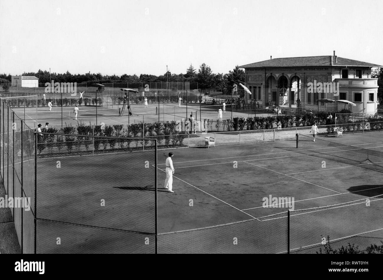 tennis court, casa degli sport, montecatini terme, tuscany, italy 1920 1930 Stock Photo