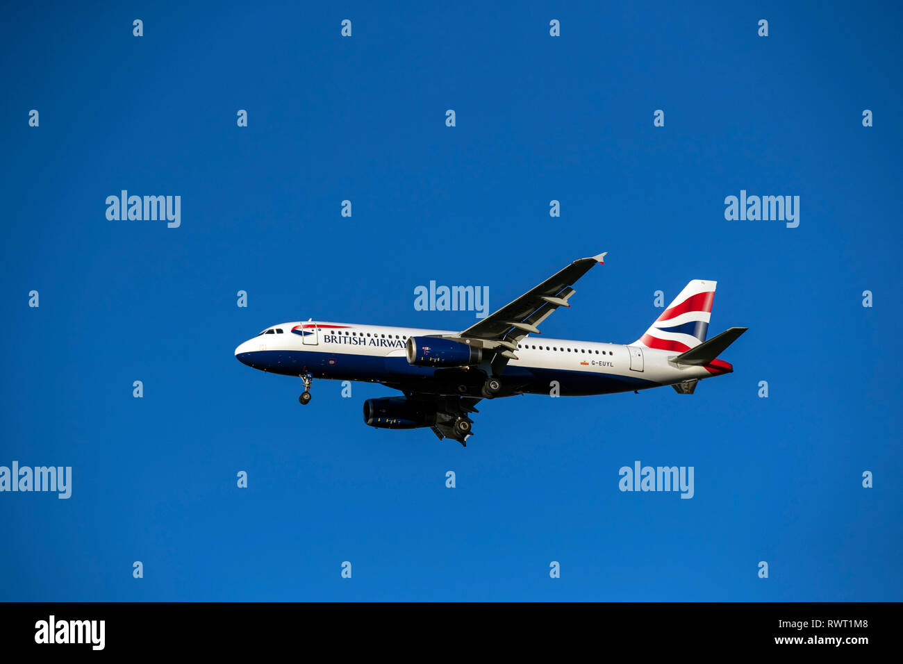 A British Airways Airbus A320-232 plane lands at Heathrow Airport in ...