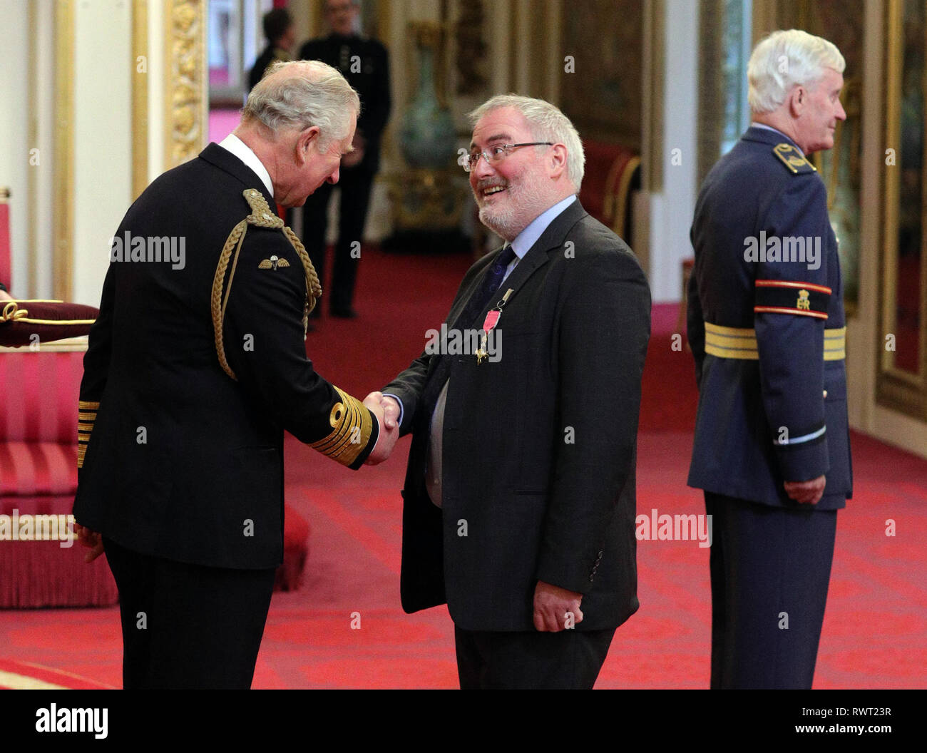 Christopher Riddell is made an OBE (Officer of the Order of the British ...