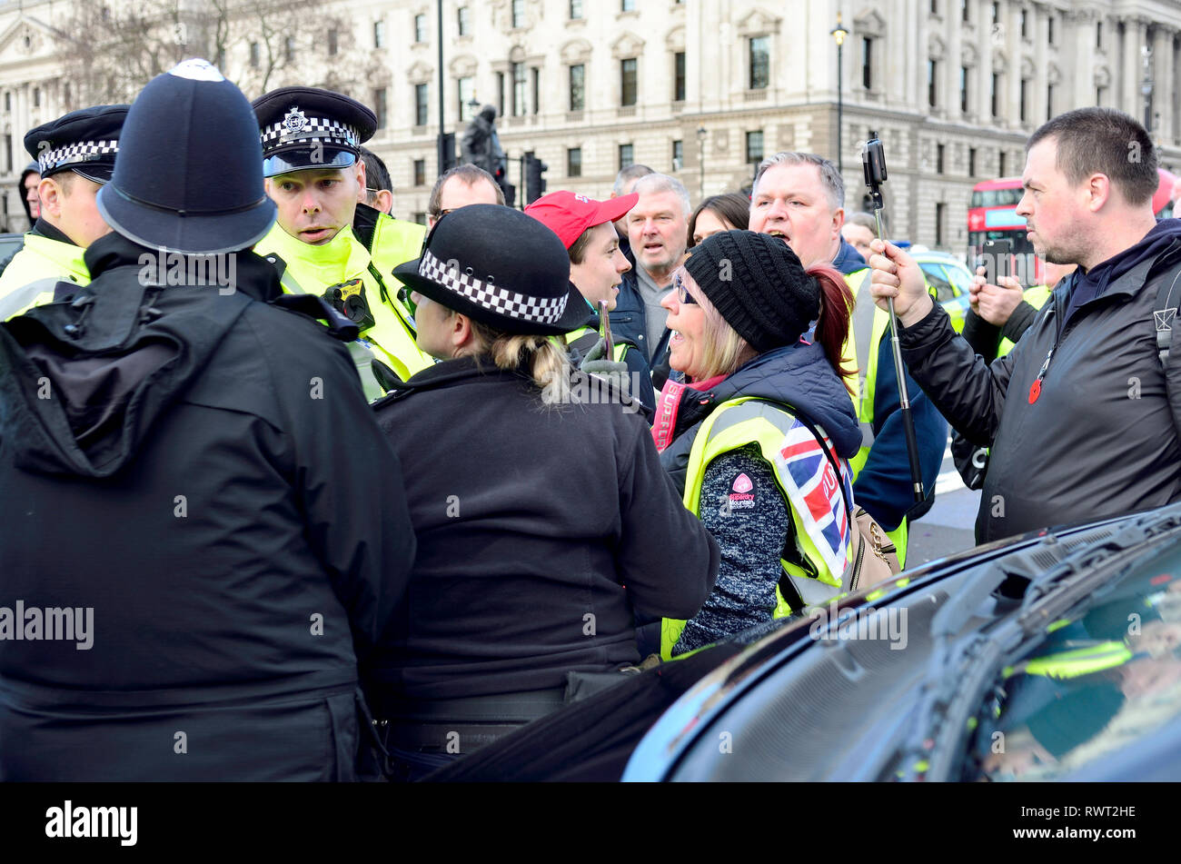 Met police officers hi-res stock photography and images - Alamy