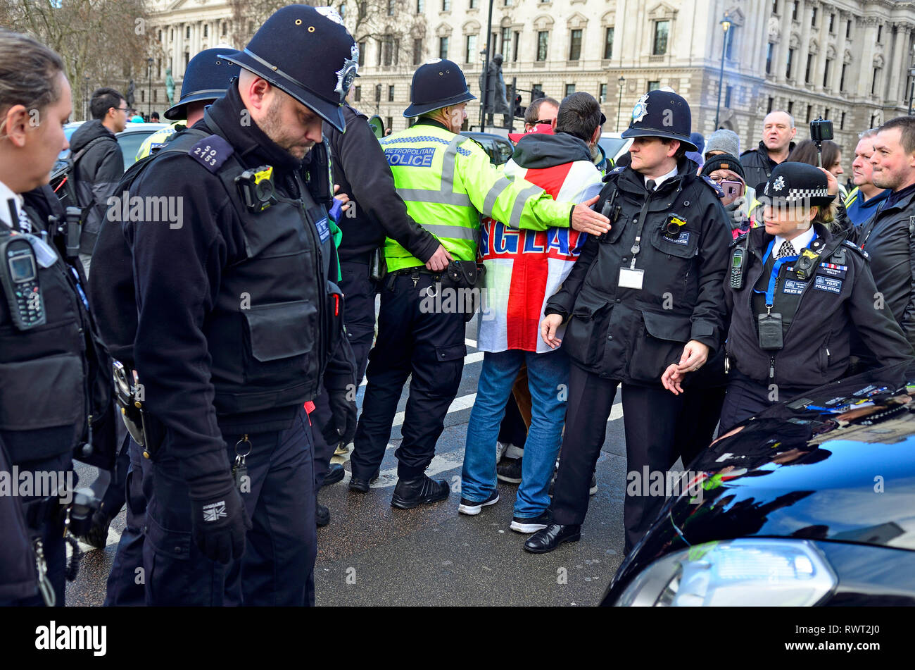Met police officers hi-res stock photography and images - Alamy