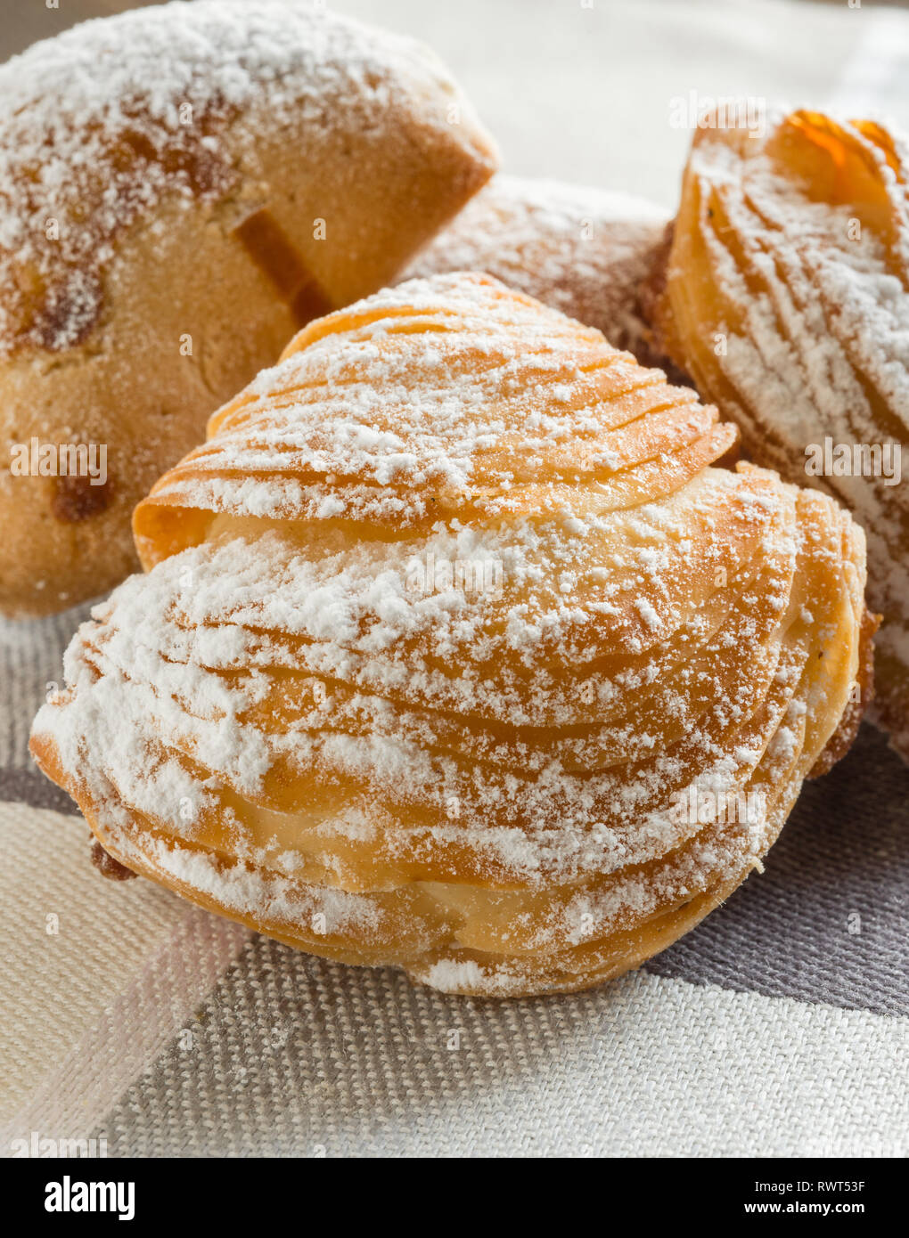 Sfogliatelle Typical Neapolitan Cake Hi res Stock Photography And Sfogliatelle Typical Neapolitan Cake Hi res Stock Photography And