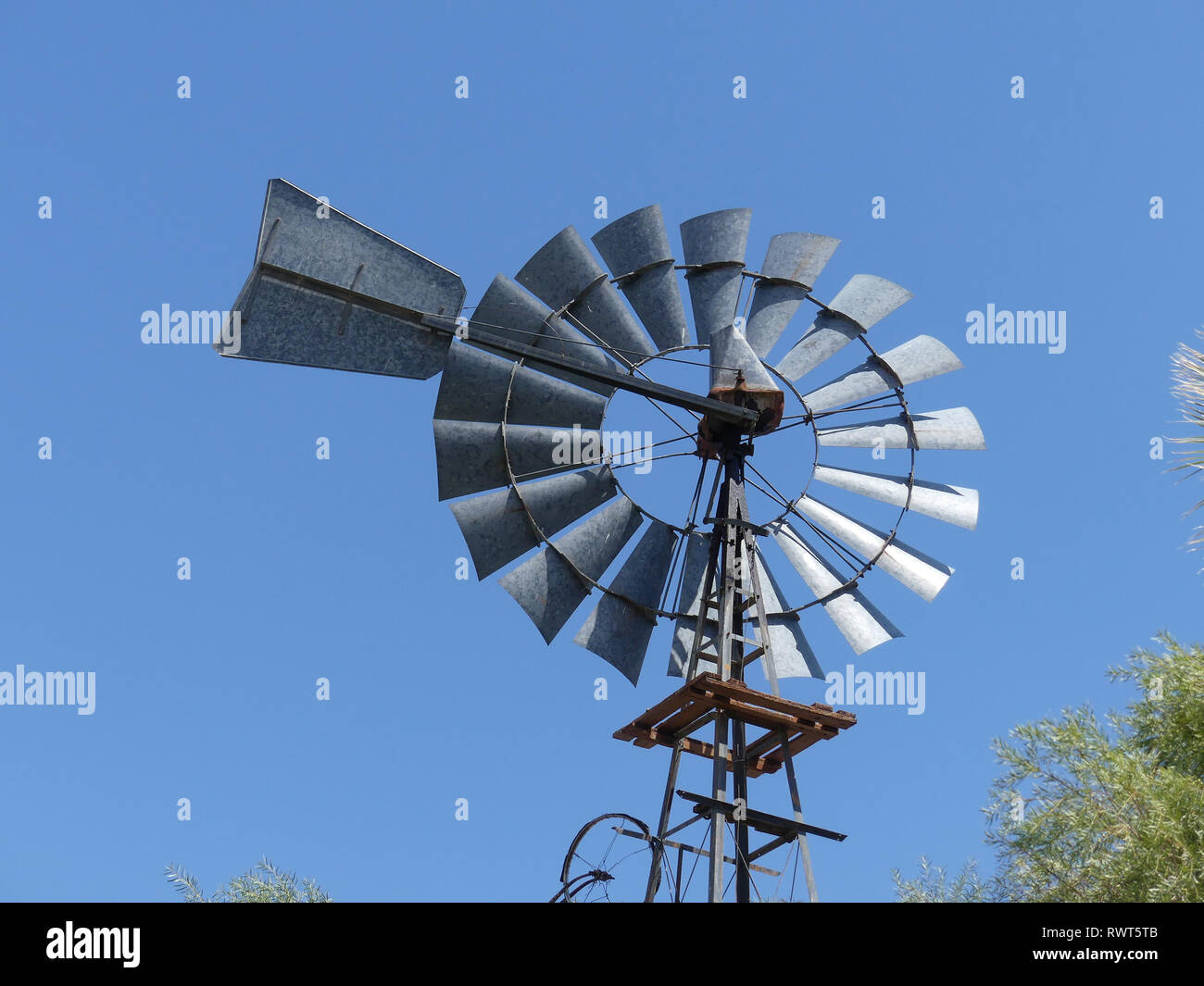 WINDPUMP in Namibia. Photo: Tony Gale Stock Photo - Alamy