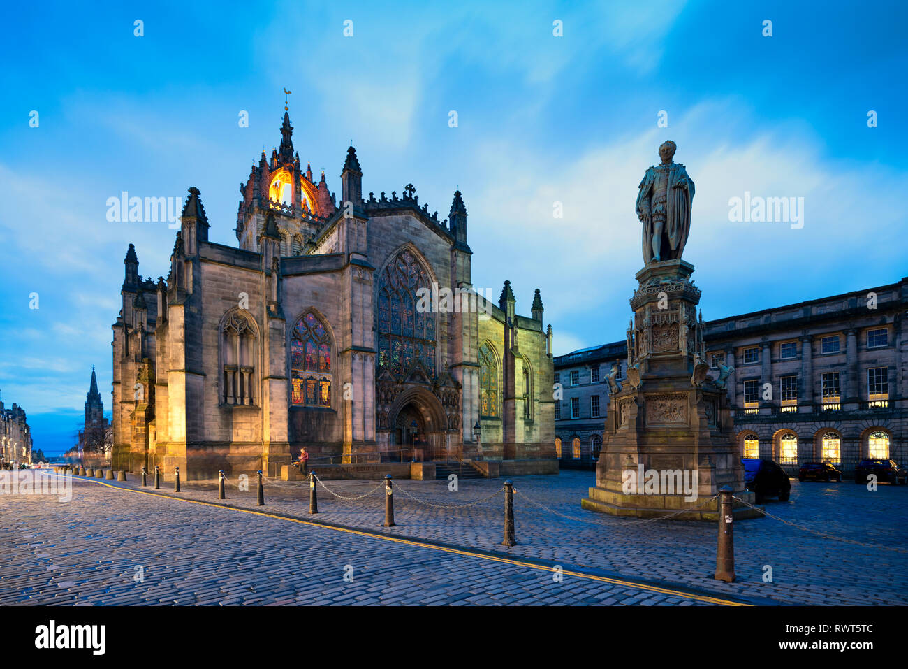 Night view of St Giles' Cathedral , or the High Kirk of Scotland, on the Royal Mile in Edinburgh Old Town, Scotland, UK Stock Photo
