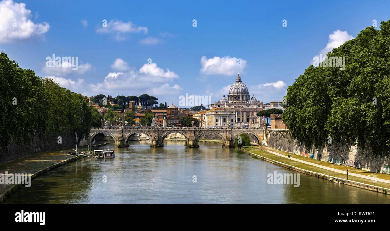 'Eternal city' Rome and Vatican in spring vestment Stock Photo Alamy