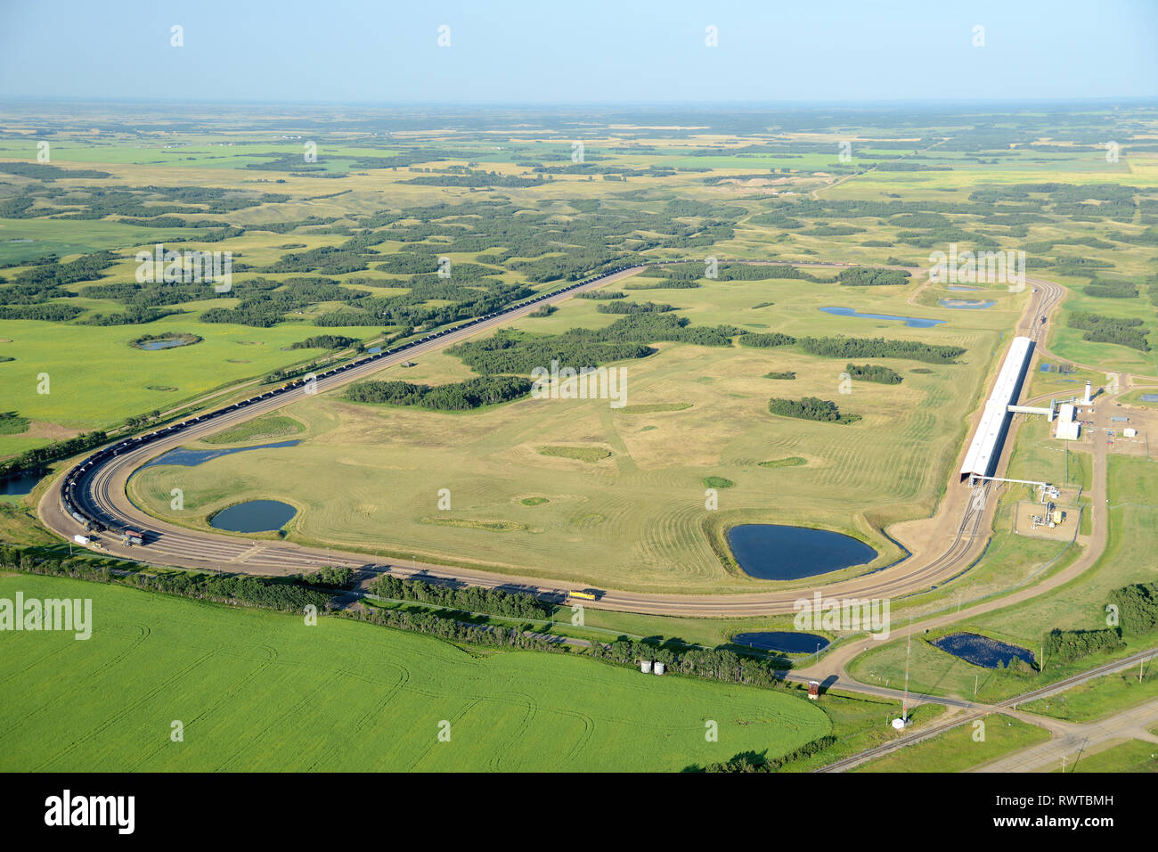 railcar loading (oil) facility, Hardisty, Alberta Stock Photo Alamy