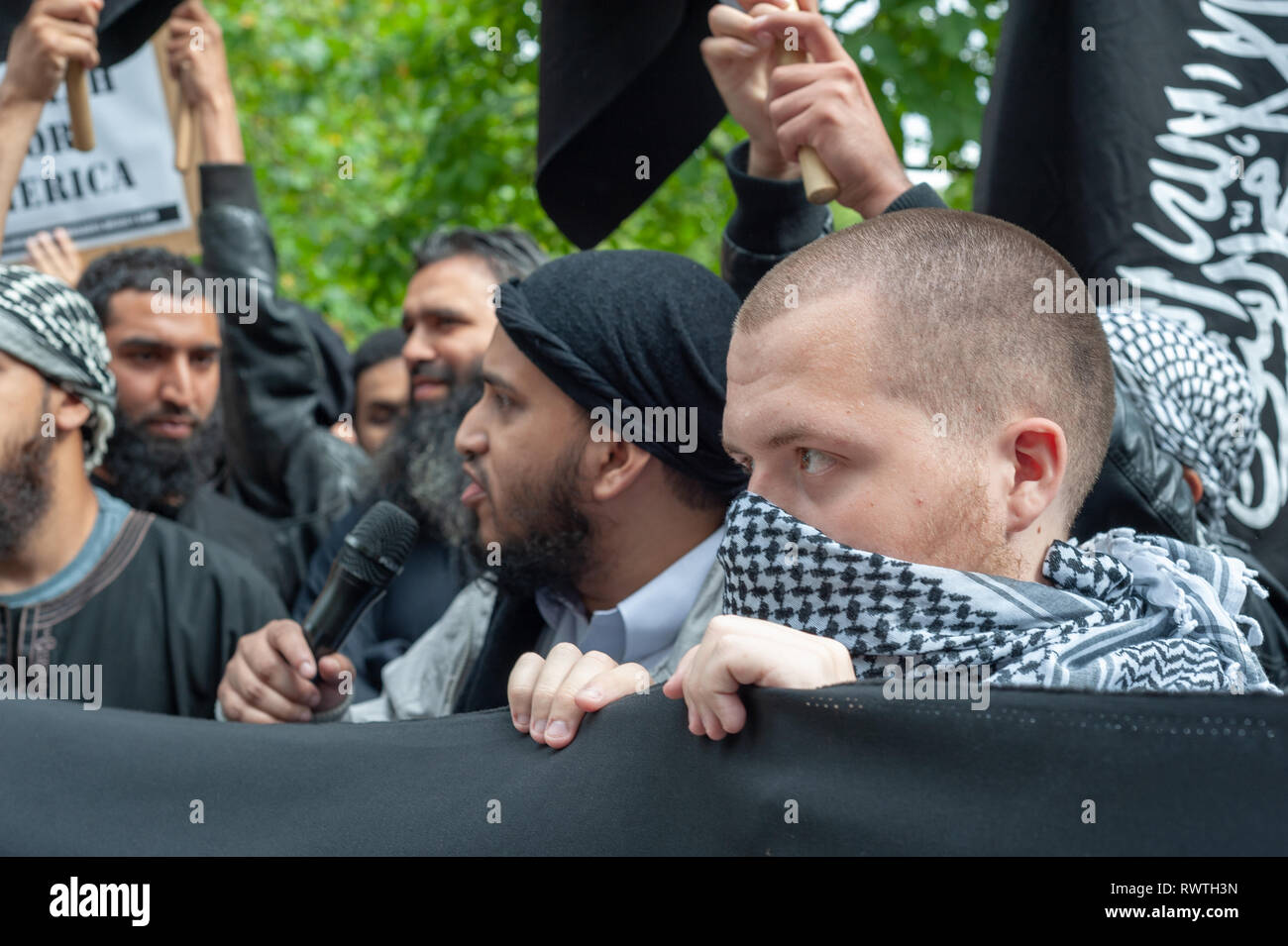 Convicted terrorist Lewis Ludlow in September 2010 with Anjem Choudary Stock Photo