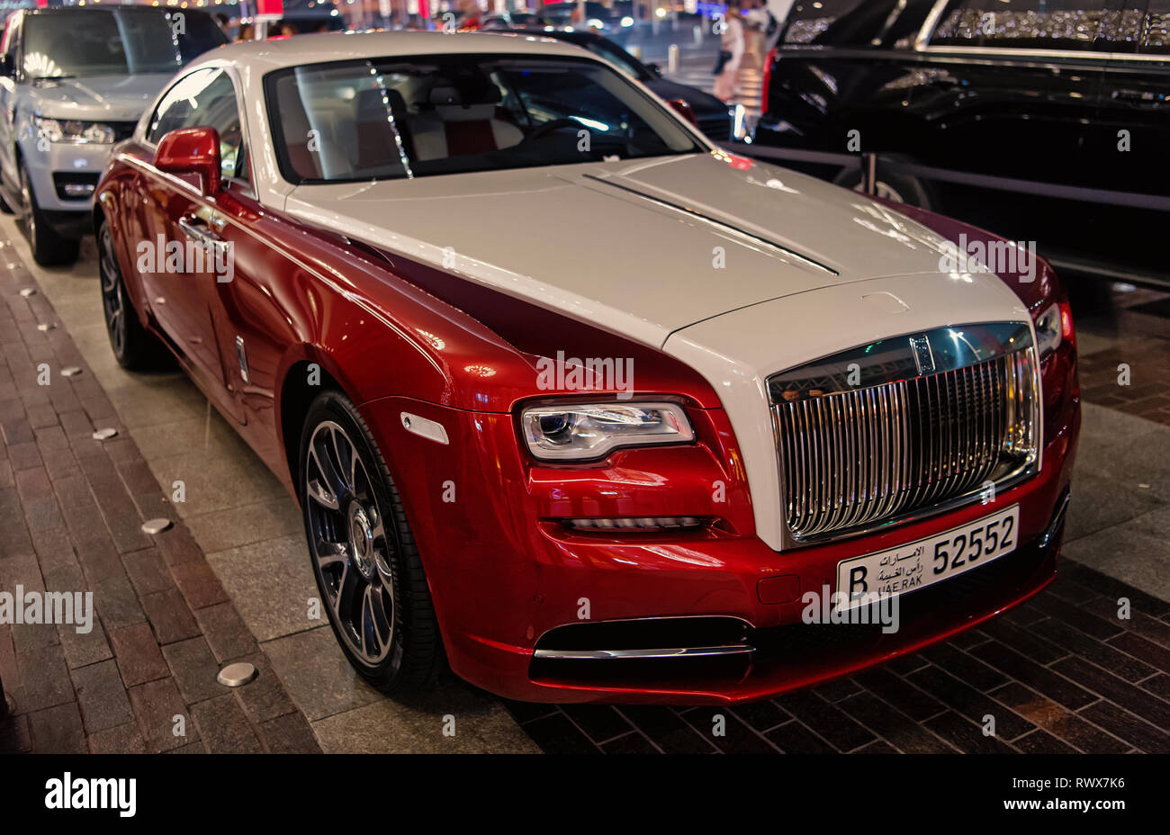 781868 Wraith Luxury Cityscape RollsRoyce Dubai Gold color Luxury   Rare Gallery HD Wallpapers
