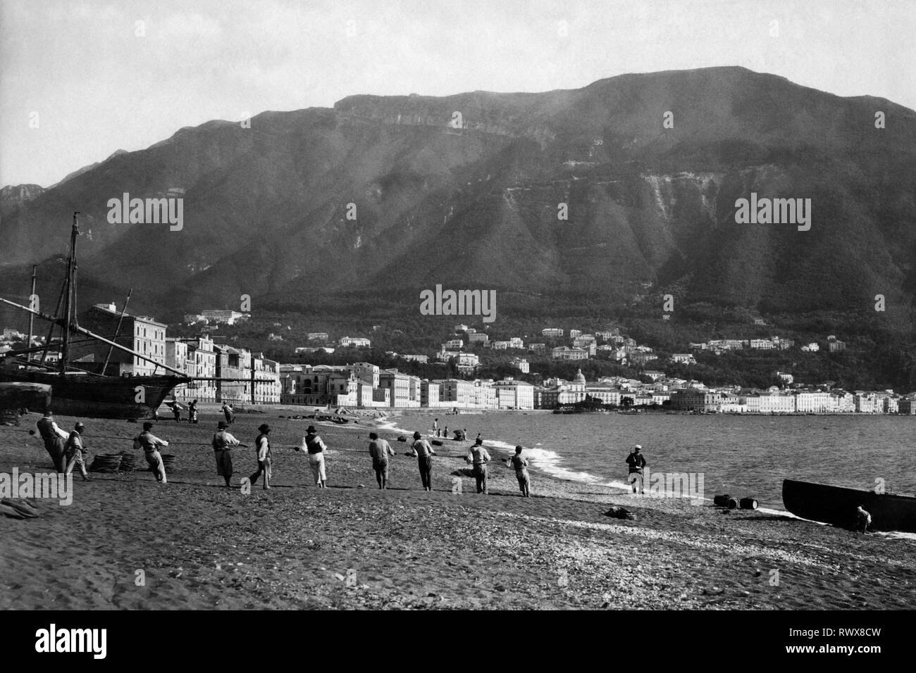 fishermen, Lattari Mountains, Castellammare di Stabia, campania, italy 1910-20 Stock Photo