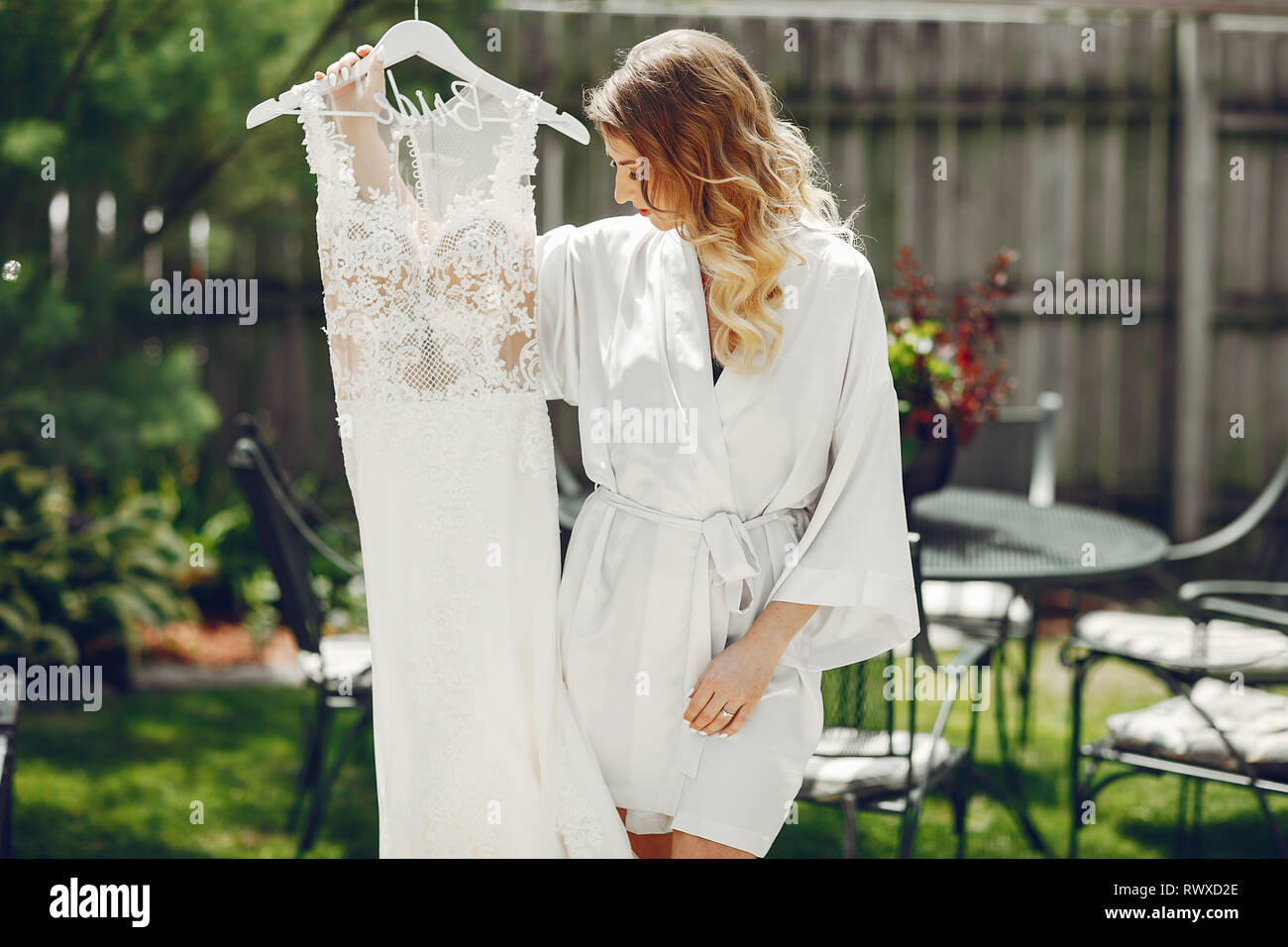 Luxury wedding blonde bride hi-res stock photography and images - Alamy