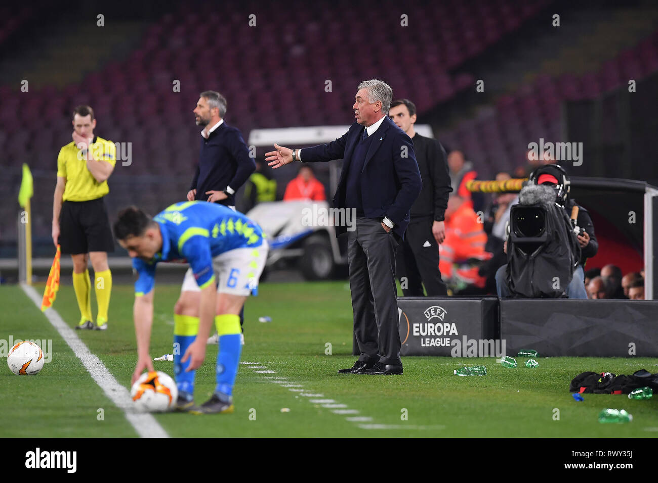 Foto Cafaro/LaPresse 7 Marzo 2019 Napoli, Italia sport calcio SSC Napoli vs  FC Salzburg - Uefa Europa League stagione 2018/19, Ottavi di finale, andata  - stadio San Paolo. Nella foto: Dries Mertens (