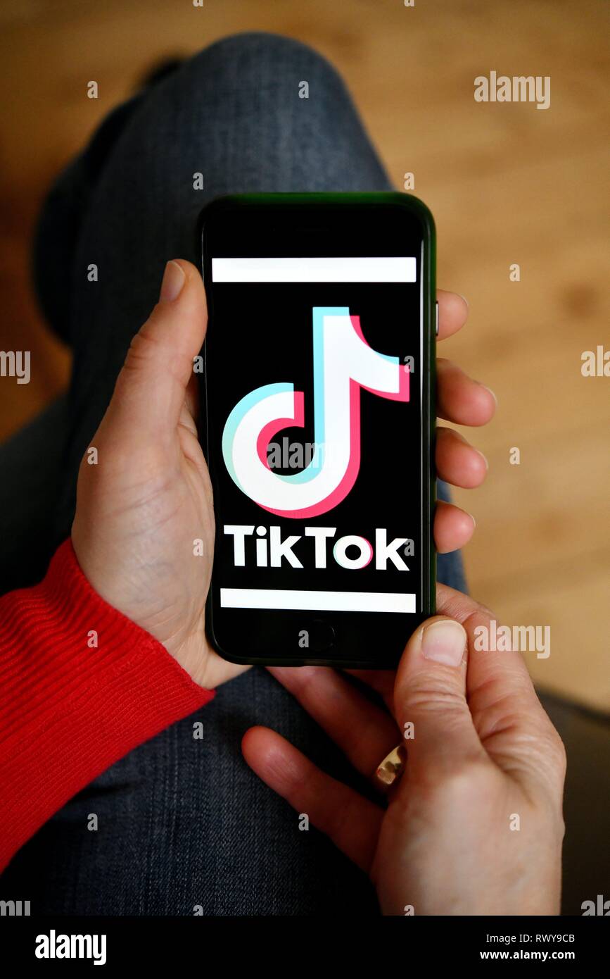 Keworldwide Tik Rok Soi technology logo hi-res stock photography and images - Alamy