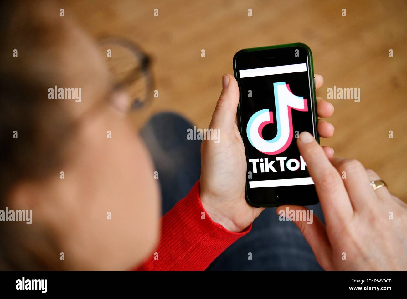 Keworldwide Tik Rok Soi technology logo hi-res stock photography and images - Alamy