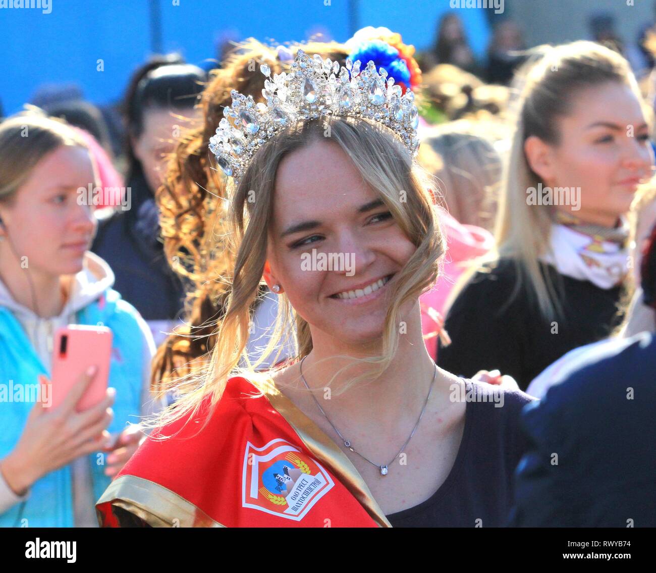 Minsk, Belarus. 8th Mar, 2019. A contestant participates in a beauty run marking the Internationa Women's Day in Minsk, Belarus, March 8, 2019. More than 5,000 female contestants took part in the event held here on Friday. Credit: Efim Mazurevich/Xinhua/Alamy Live News Stock Photo