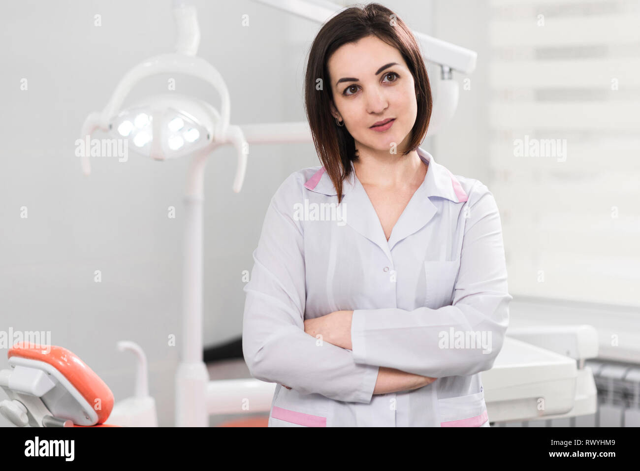 Dental nurse holding equipment hi-res stock photography and images