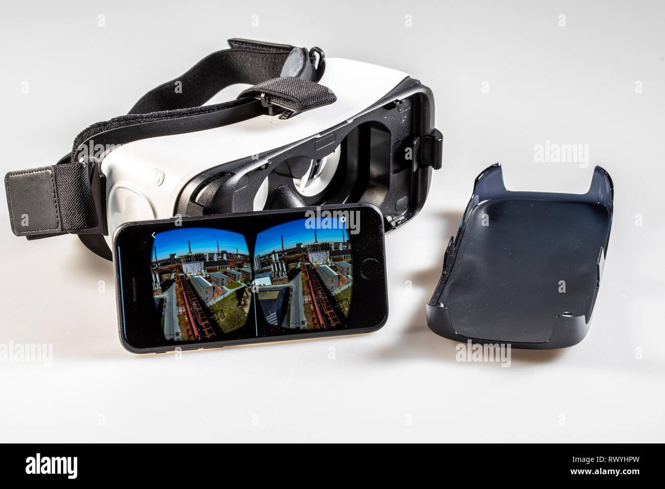 Cut animation hi-res stock photography and images - Alamy