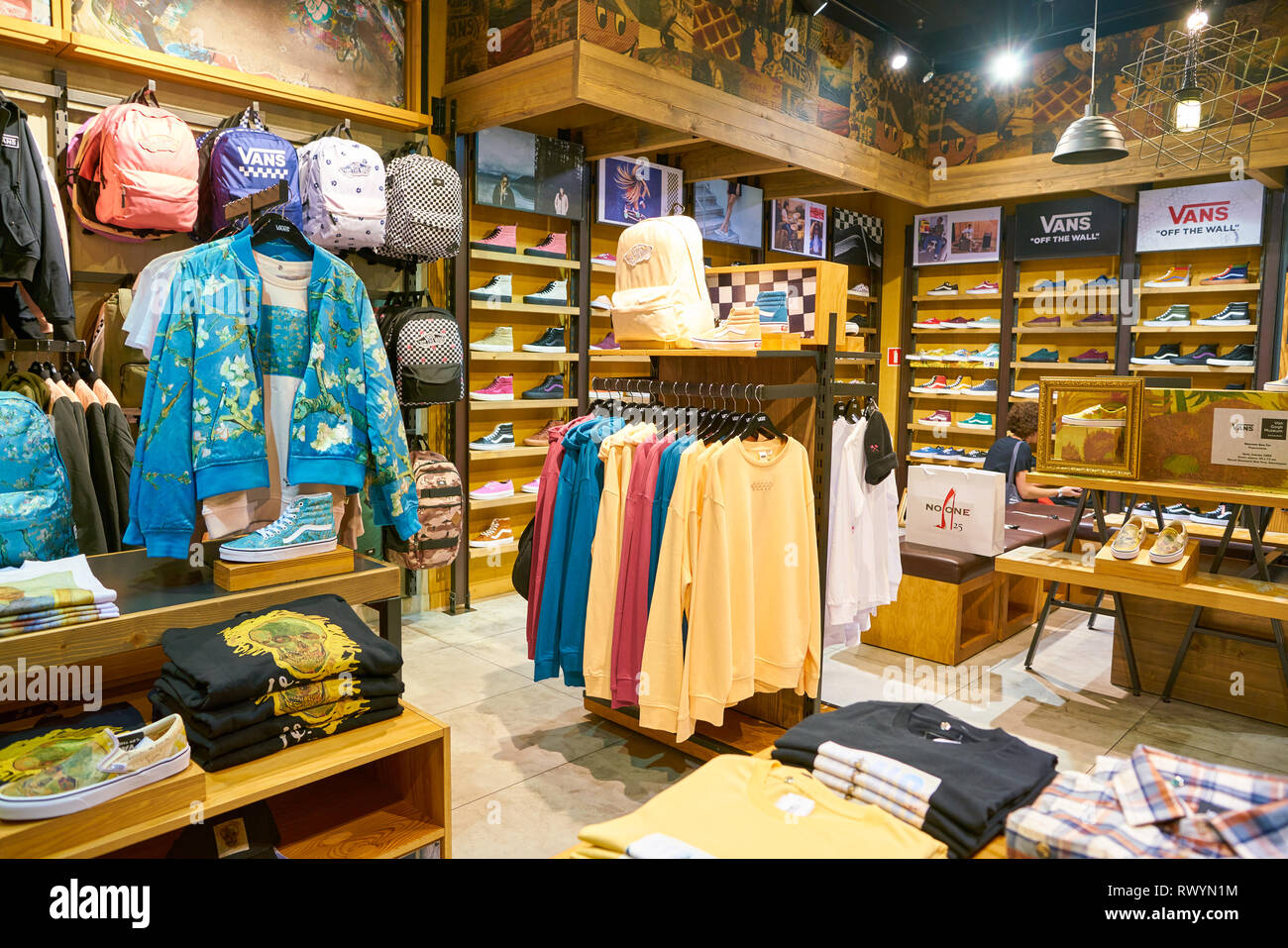 MOSCOW, RUSSIA - CRICA SEPTEMBER, 2018: interior shot of a Vans shop in  shopping center in Moscow Stock Photo - Alamy