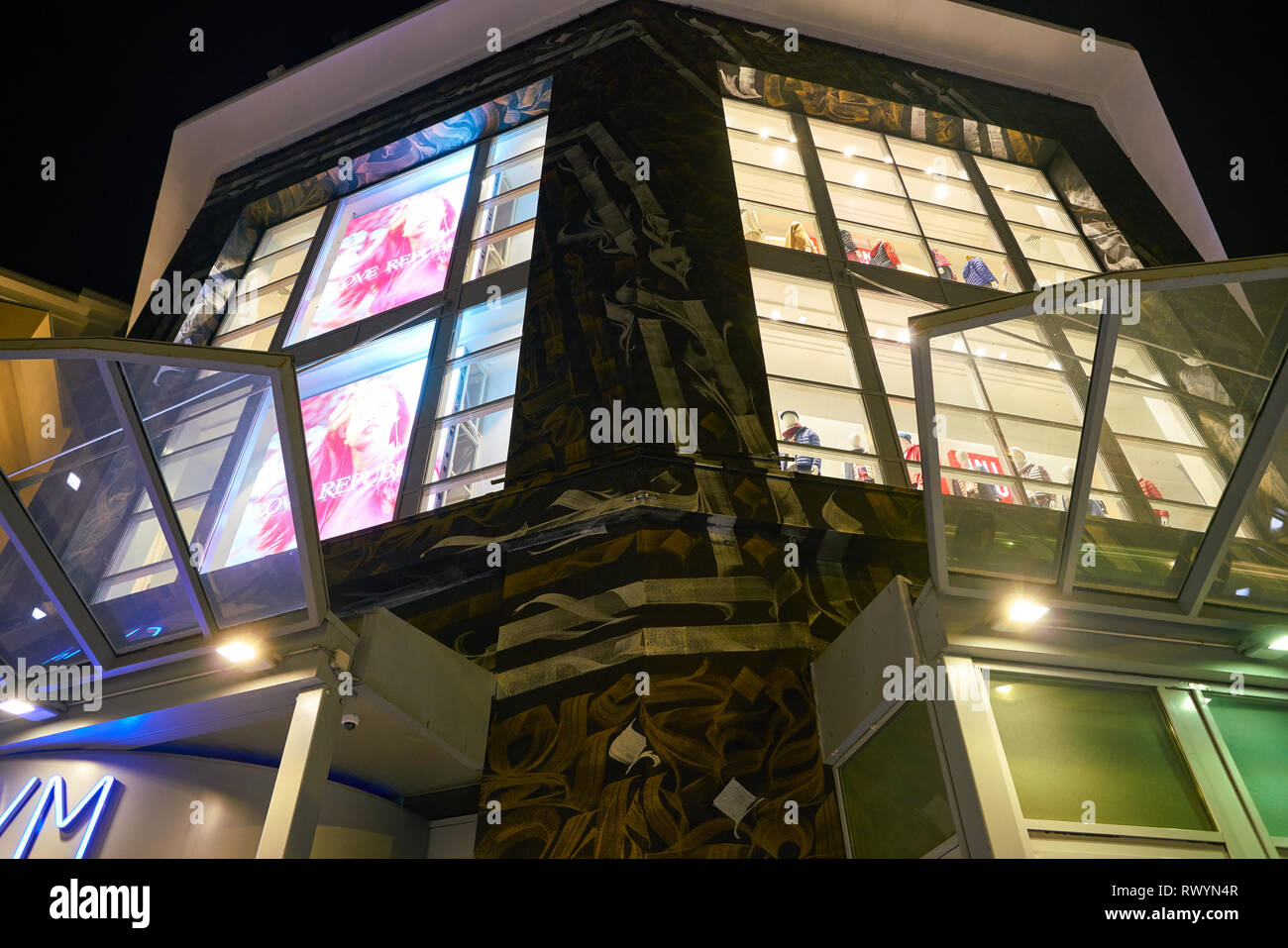 MOSCOW, RUSSIA - CIRCA SEPTEMBER, 2018: Atrium shopping center in Moscow, Russia. Stock Photo