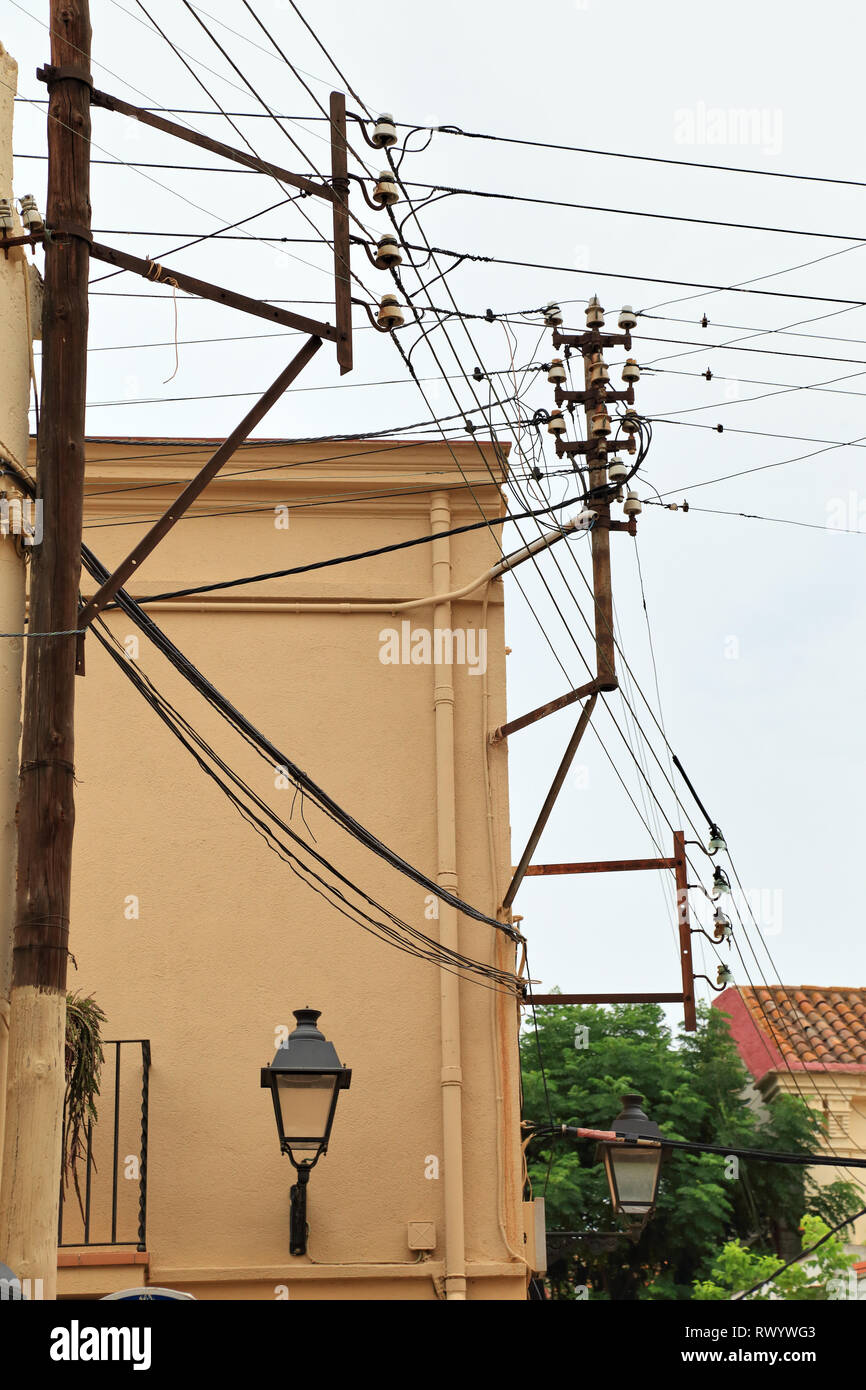 Power lines for houses hires stock photography and images Alamy