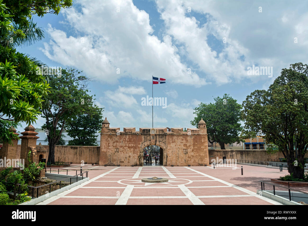 Puerta del Conde in front of the pedestrian Count in Santo Domingo. Dominican Republic. Stock Photo