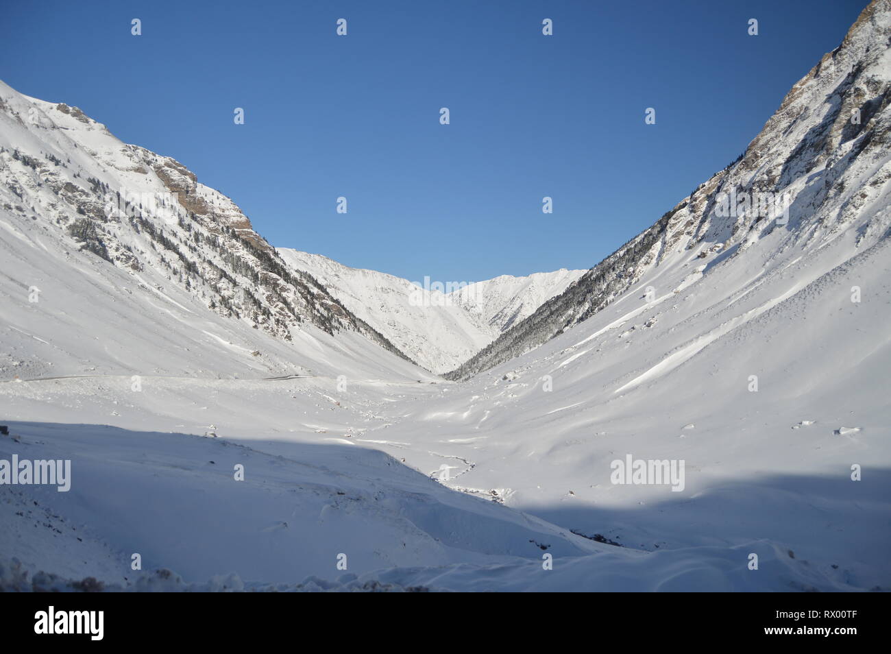 Beautiful Snowy Mountains Of Crete Of Bataillence In Aragnouet. Nature, Travel, Landscapes. December 29, 2014. Aragnouet, Midday-Pyrenees, France. Stock Photo