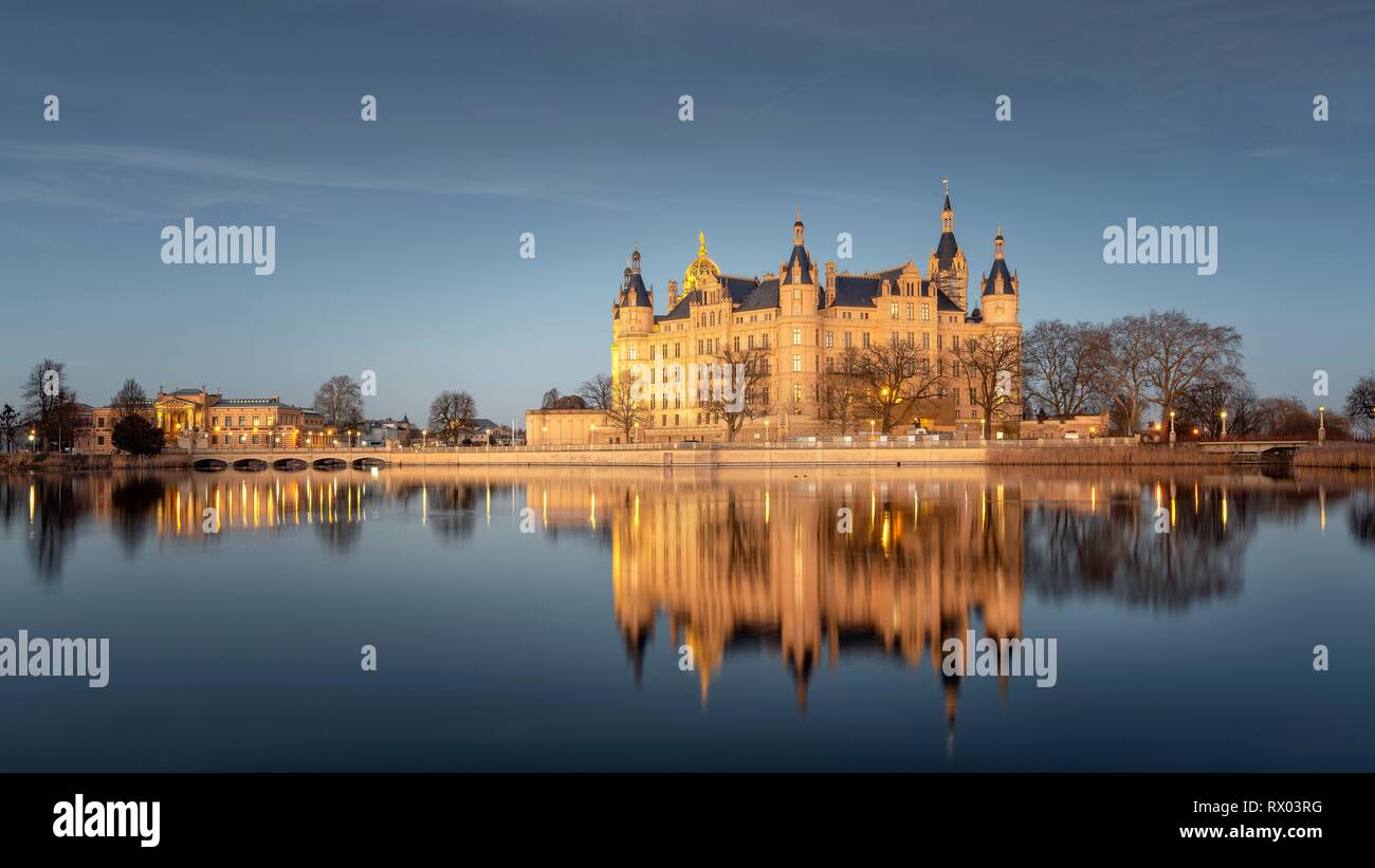Schwerin Castle, seat of the Mecklenburg-Western Pomerania State Parliament, reflection in Lake Schwerin, Schwerin Stock Photo
