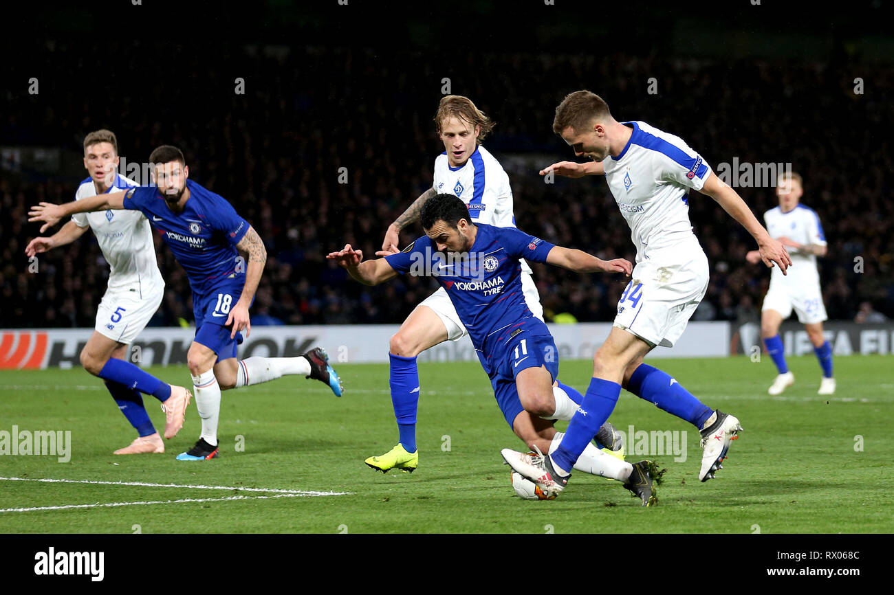 Chelsea's Pedro (left) goes down in the penalty area after a challenge from Dynamo Kiev's Tomasz Kedziora (right) during the UEFA Europa League, round of 16 first leg match at Stamford Bridge, London. Stock Photo