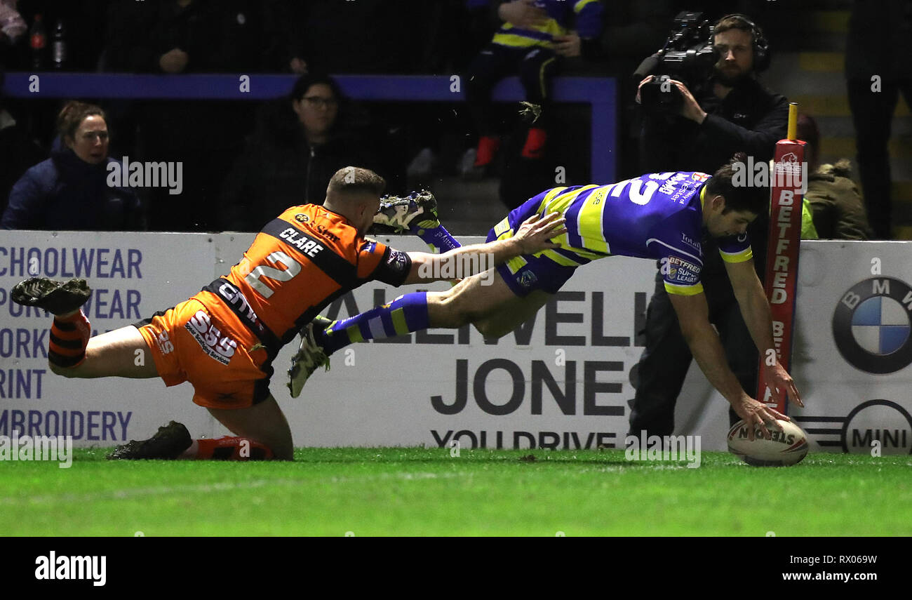 Warrington Wolves' Jake Mamo dives in to score his sides second try of the game during the Betfred Super League match at Halliwell Jones Stadium, Warrington. Stock Photo