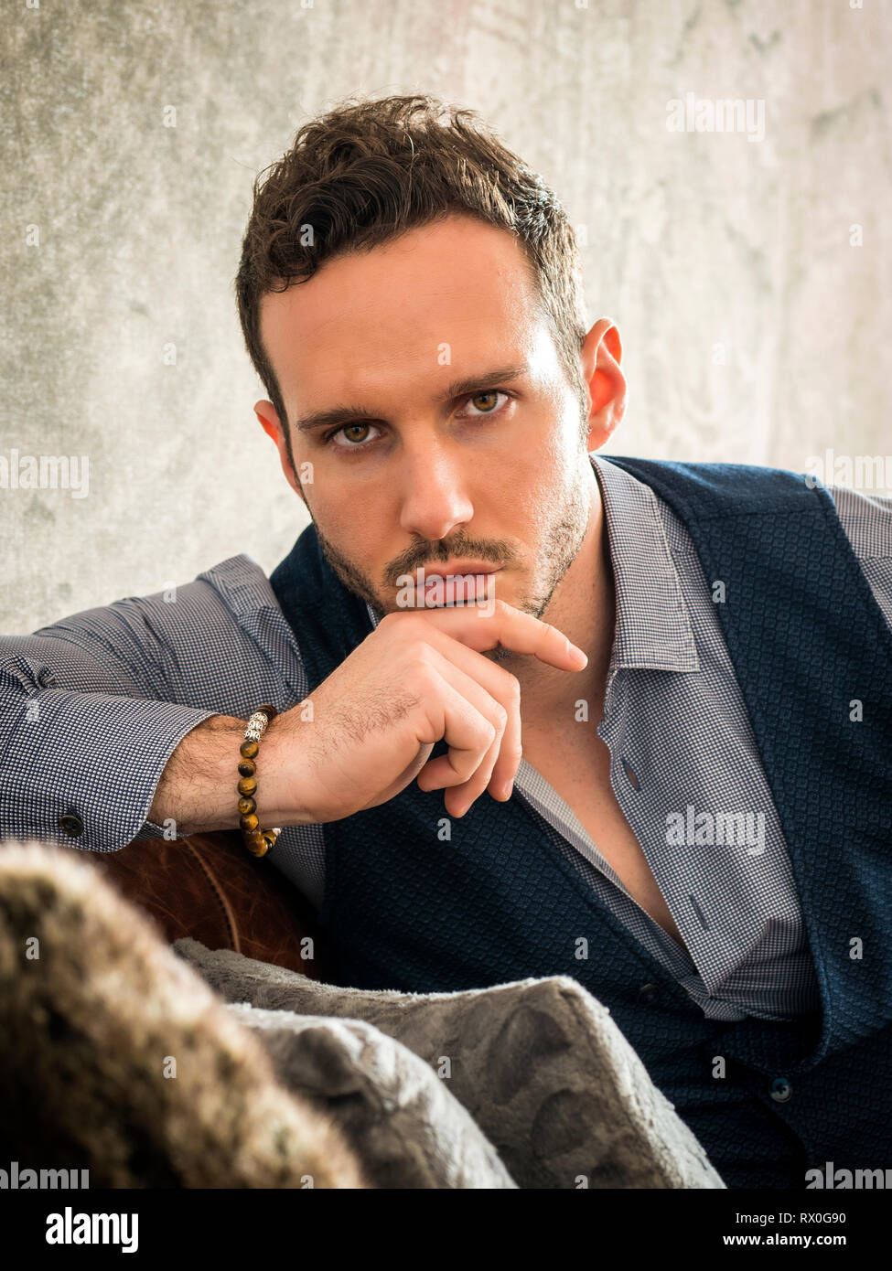 Man wearing white shirt beaded hi-res stock photography and images - Alamy