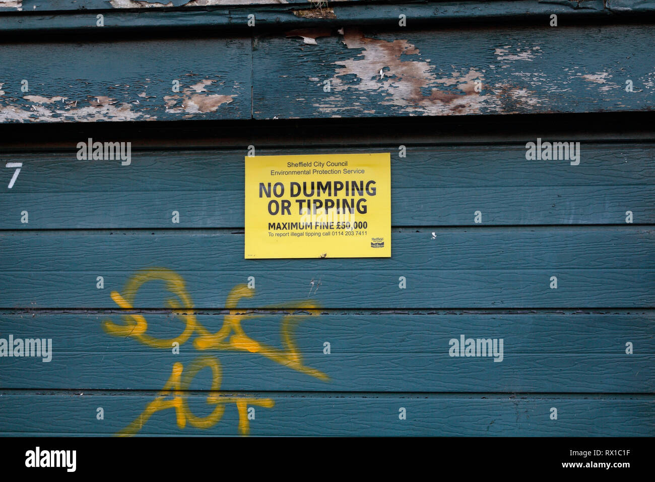 No dumping or tipping sign on garage door Stock Photo
