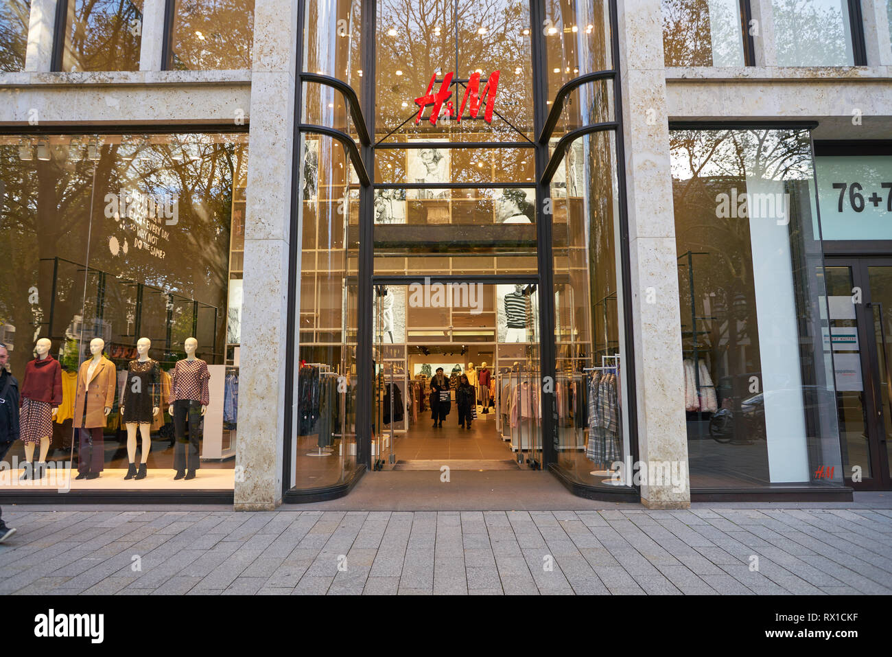 DUSSELDORF, GERMANY - CIRCA SEPTEMBER, 2018: entrance to H&M shop in  Dusseldorf Stock Photo - Alamy