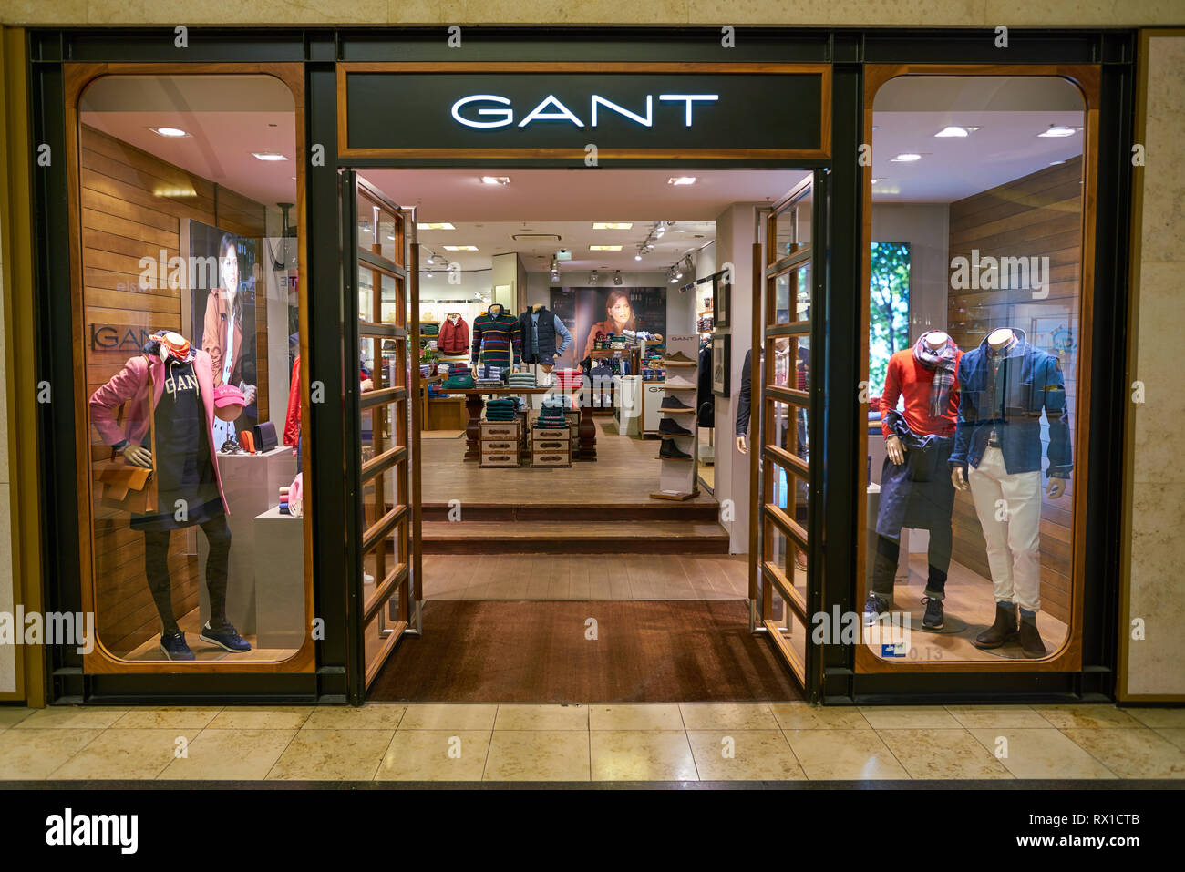 Gant Clothes High Resolution Stock Photography and Images - Alamy