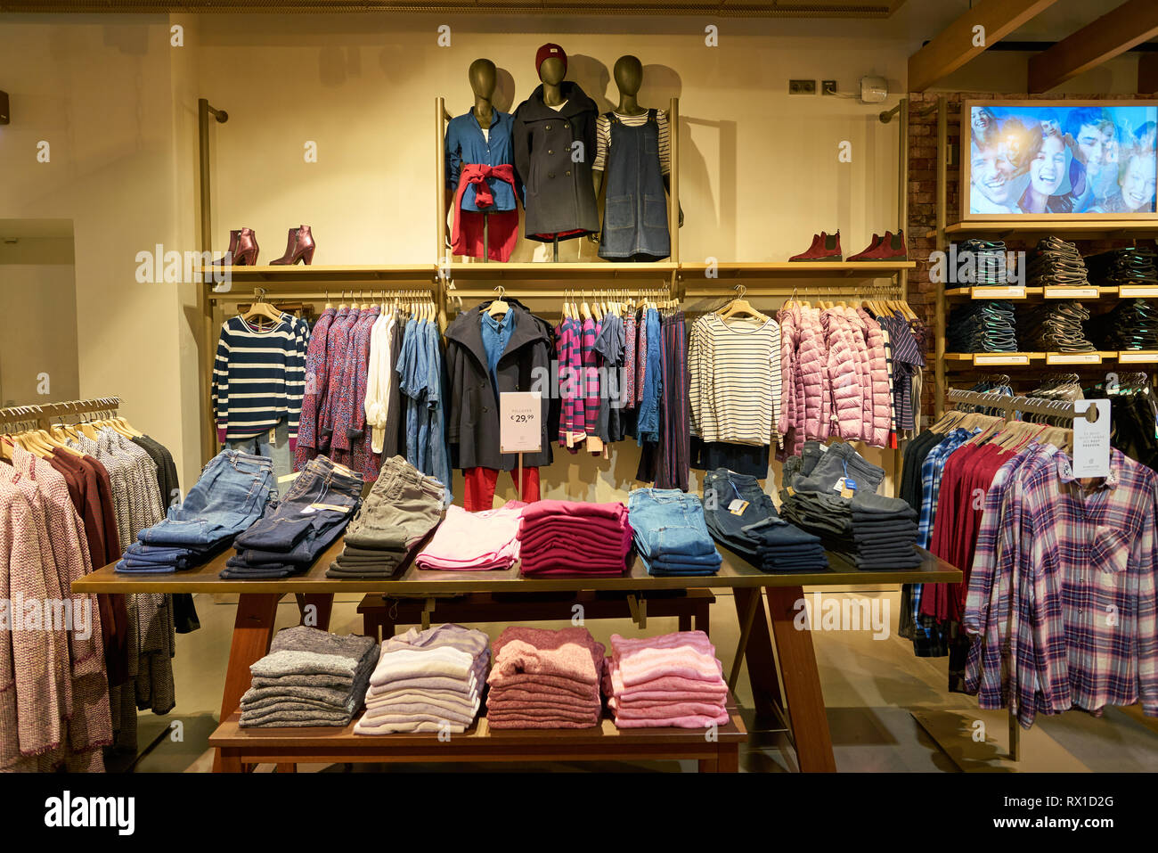 Esprit Clothing Shop High Resolution Stock Photography And Images Alamy