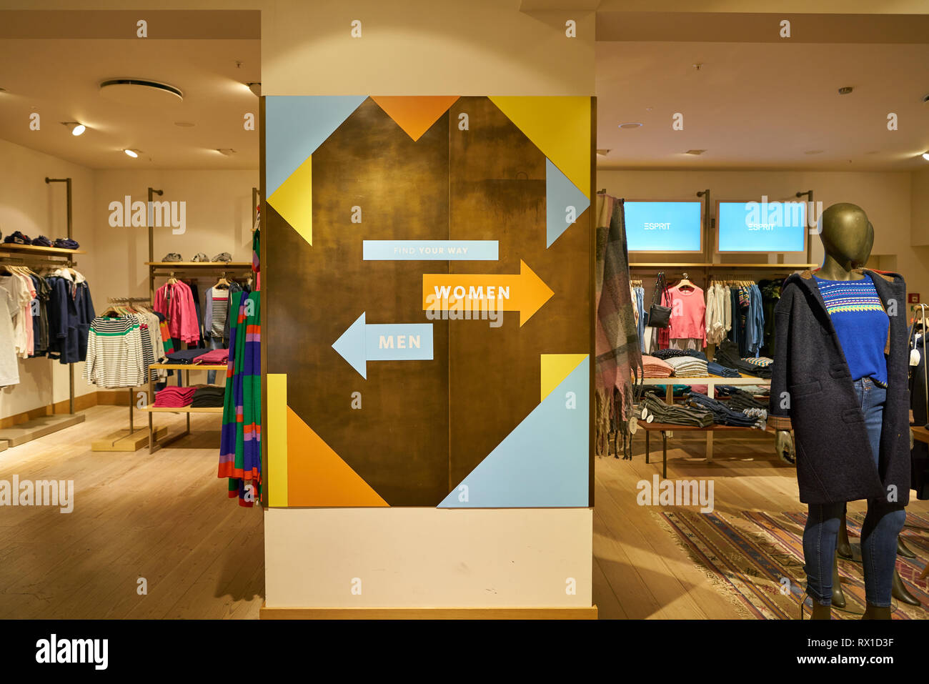 Dusseldorf Germany Circa September 18 Interior Shot Of Esprit Shop In Dusseldorf Stock Photo Alamy
