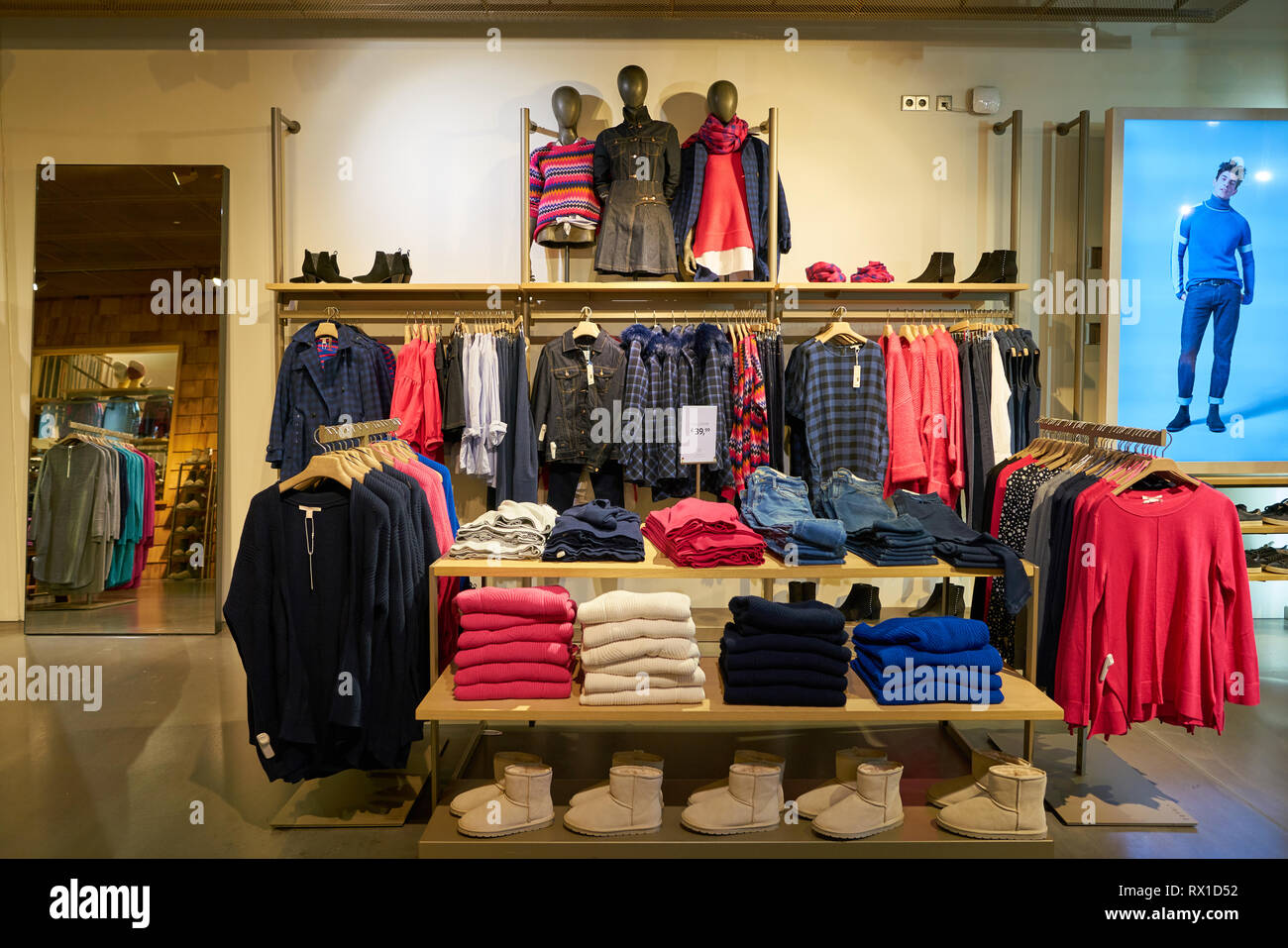 Esprit Clothing Shop High Resolution Stock Photography And Images Alamy