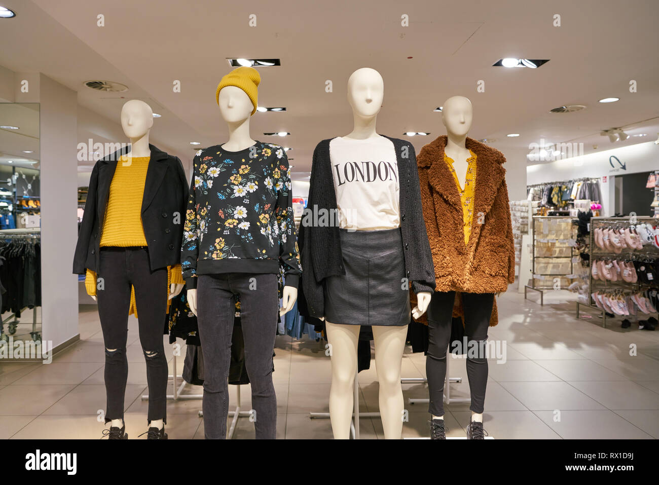 H And M Store High Resolution Stock Photography And Images Page 8 Alamy