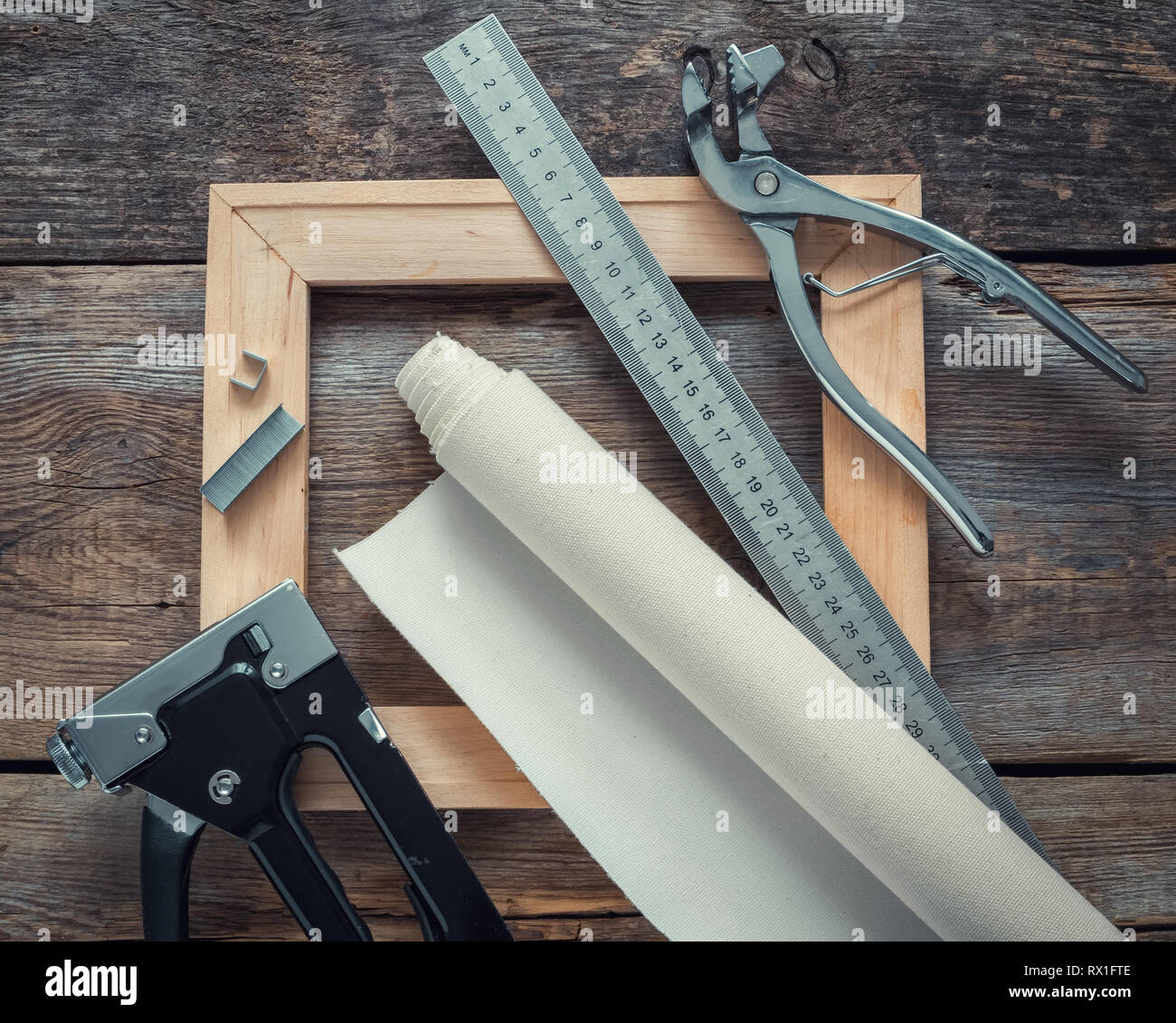 Artist canvas in roll, wooden stretcher bar, canvas stretcher pliers