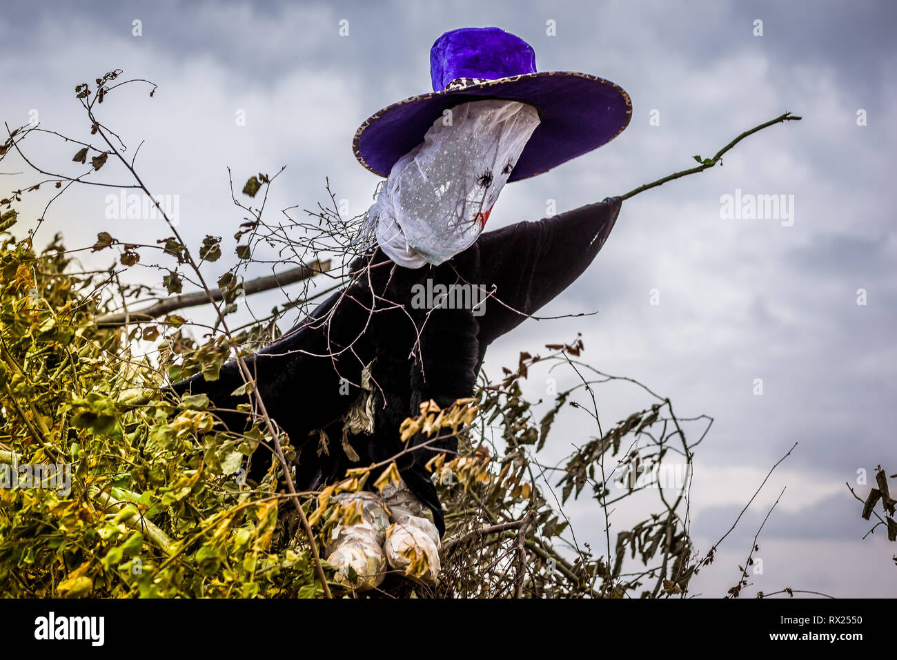 Fire in effigy hi-res stock photography and images - Alamy