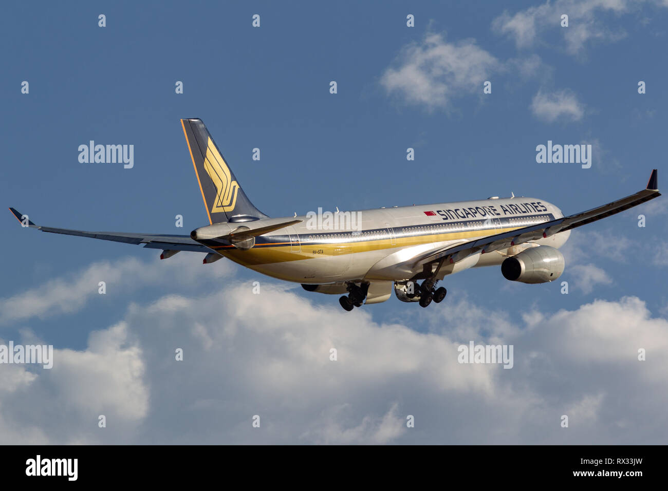 Singapore Airlines Airbus A330-343 9V-STA taking off from Adelaide ...