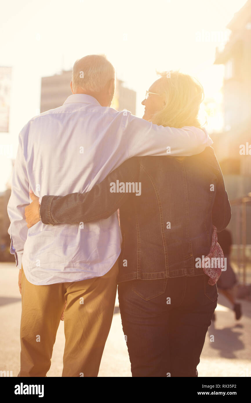 Man woman couple walking apart hi-res stock photography and images - Alamy