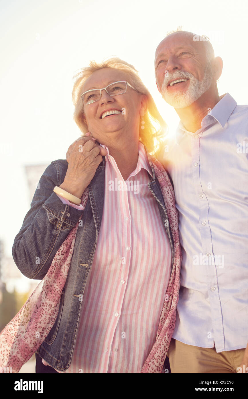 Man woman couple walking apart hi-res stock photography and images - Alamy