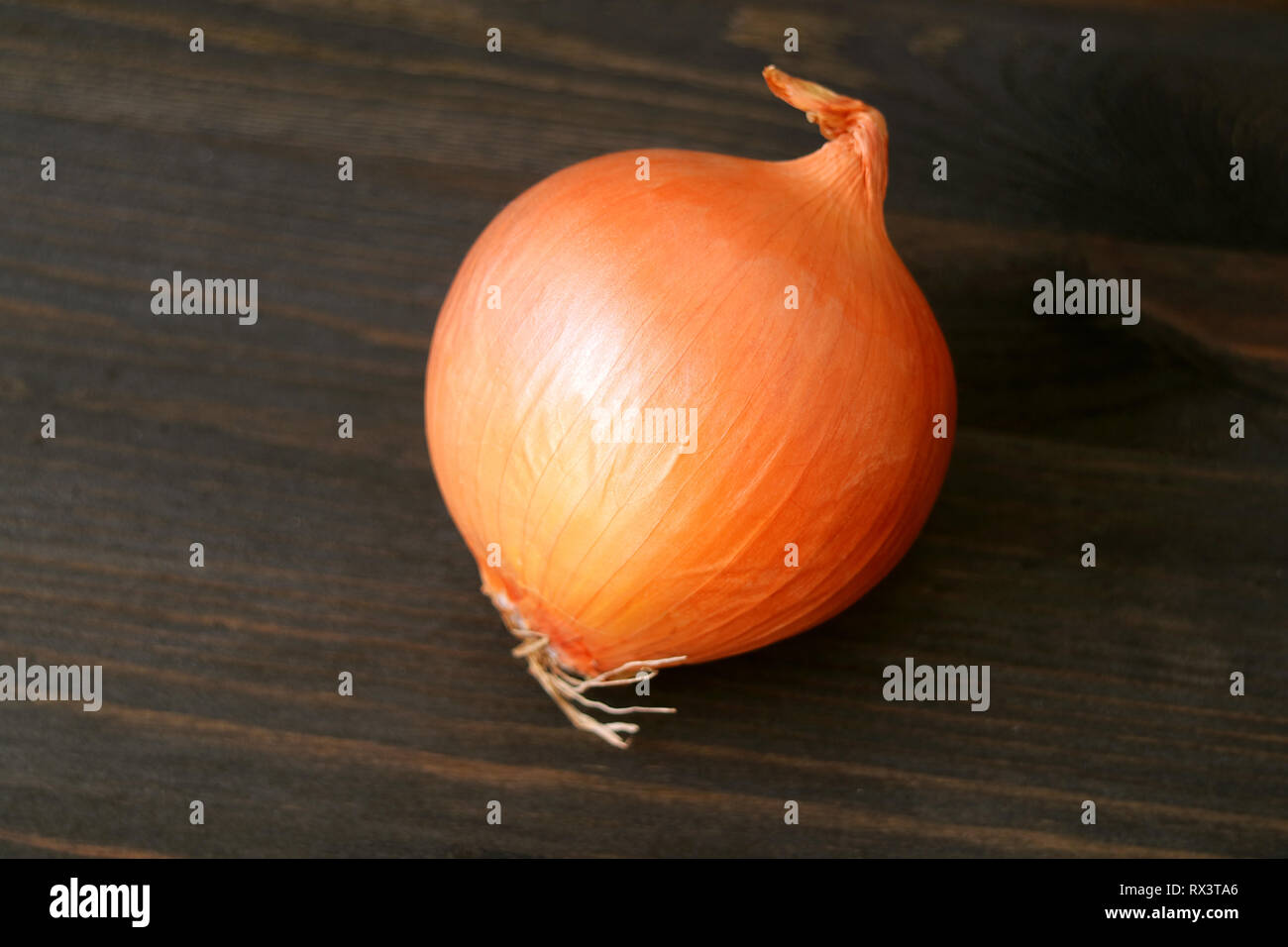Onion on wooden table hi-res stock photography and images - Alamy