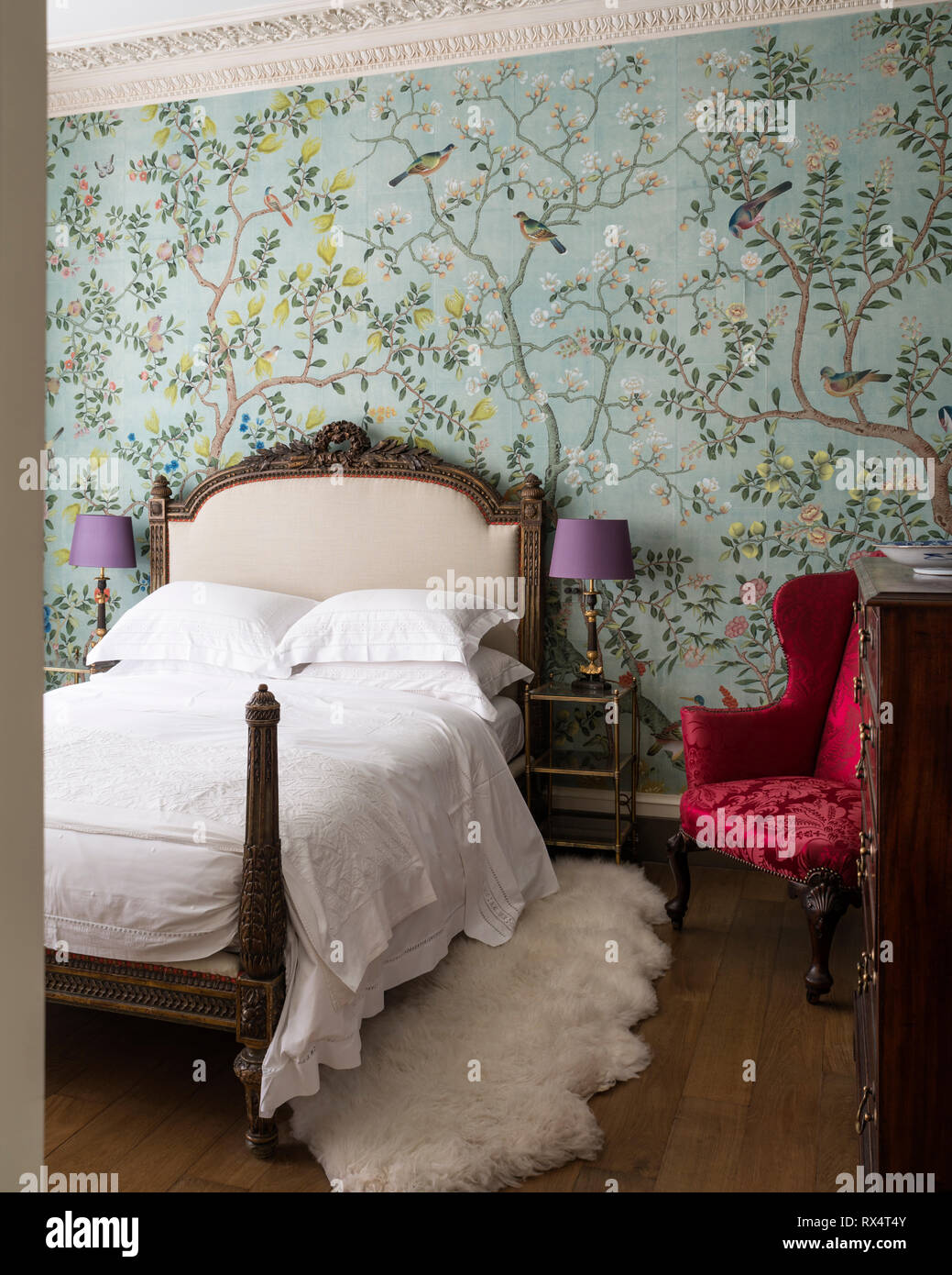 Georgian bedroom with wallpaper Stock Photo - Alamy