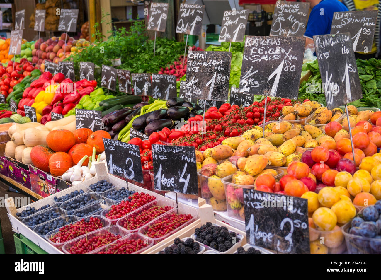 Früchte am Naschmarkt in Wien Stock Photo