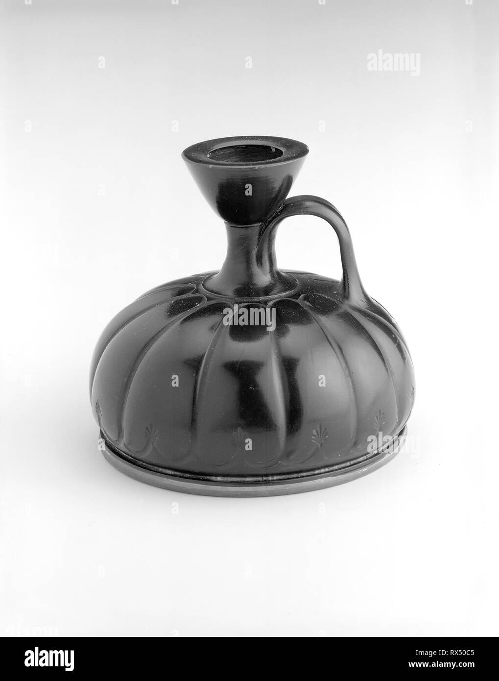 Oil jar ancient hires stock photography and images Alamy