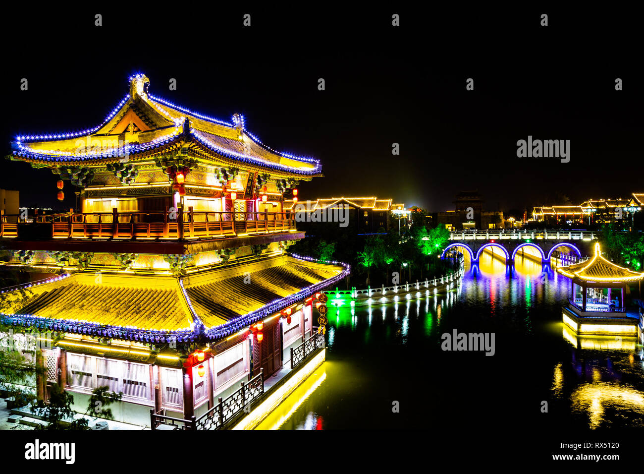 Qingming riverside in Kaifeng, known as Shui Xi , is beautifully lighted a night. Kaifeng was the capital of the Song Dynasty, 1000 to 1100AD Stock Photo