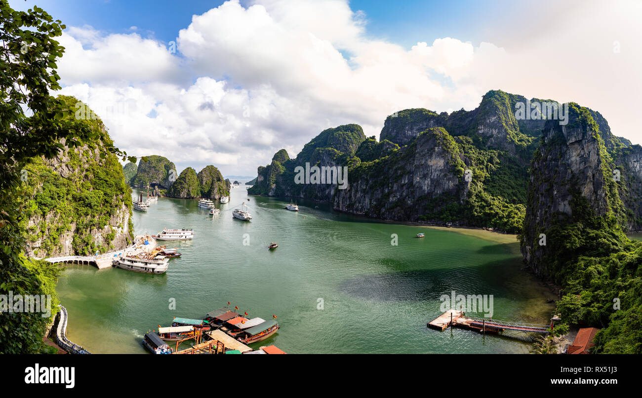 Halong Bay, Vietnam, panorama of the bay in front of Hang Sung Sot grottoes. Halong Bay is a UNESCO World Heritage Site, famous for its karst formatio Stock Photo